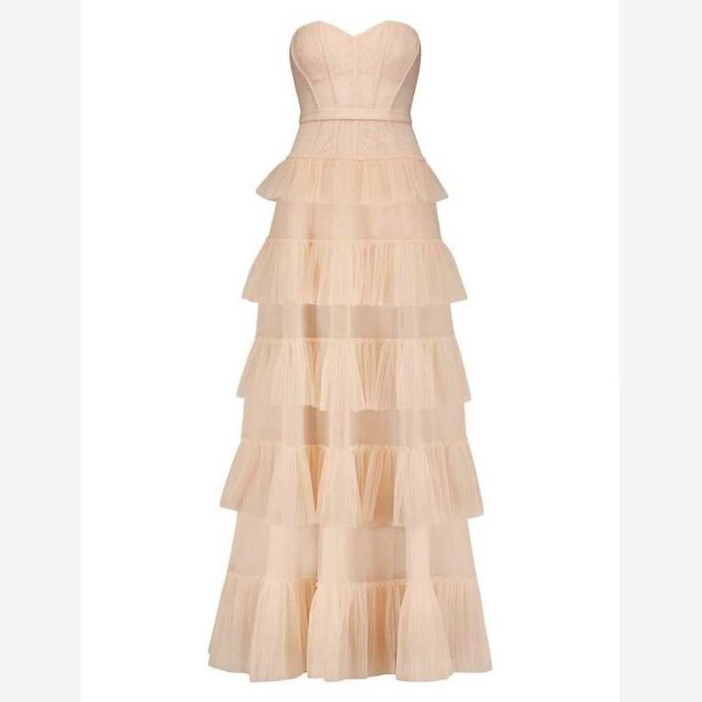 BCBGMAXAZRIA (saksfifthavenue)
Strapless Lace & Tulle Gown